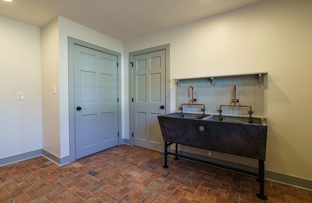 Custom Home Interior by Custom Home Builder, Gavin Construction: Laundry Room