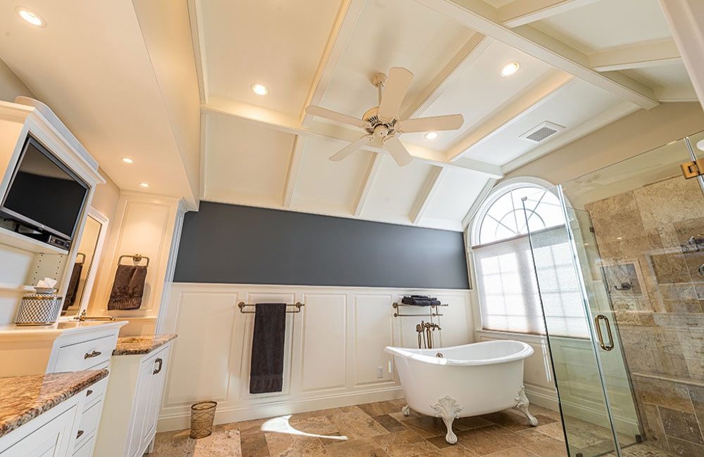 Custom Home Interior by Gavin Construction: Primary Bathroom