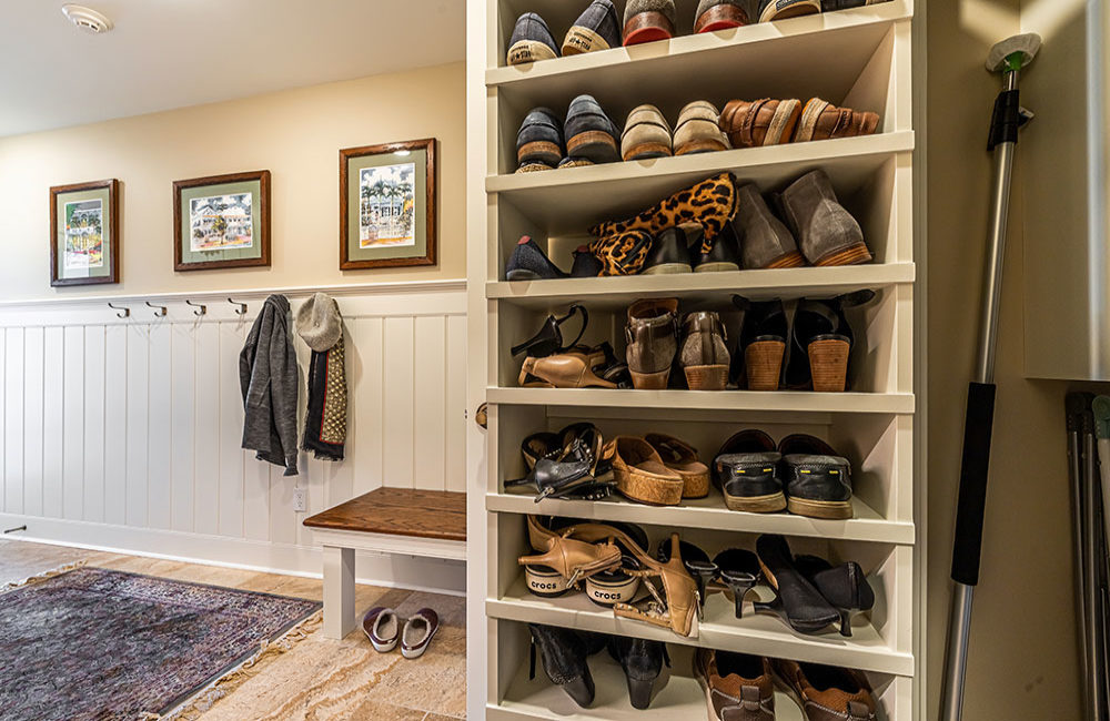 Custom Home Interior by Gavin Construction: Mudroom