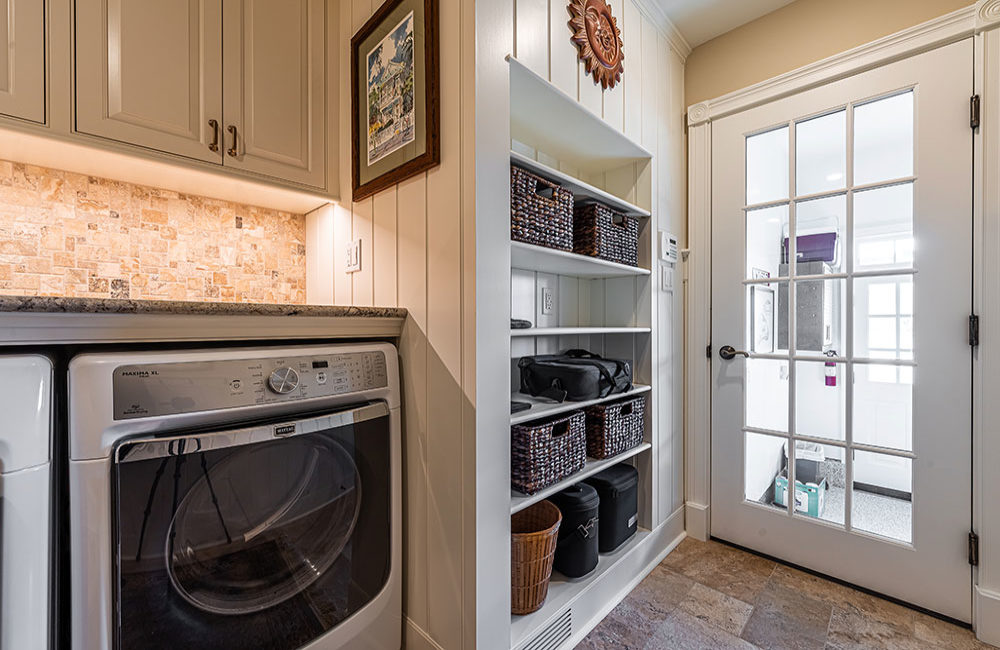 Custom Home Interior by Gavin Construction: Laundry