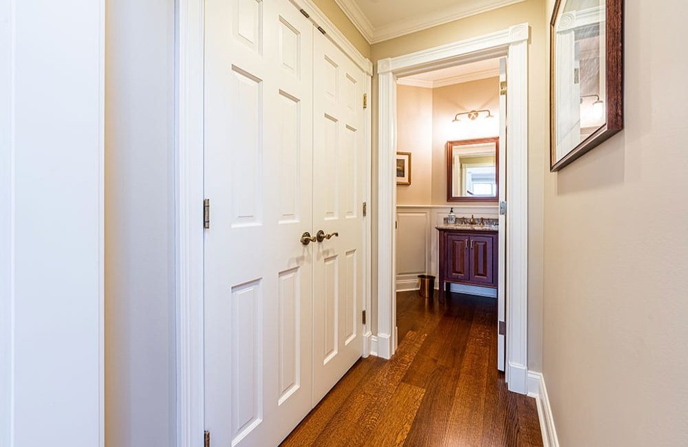 Custom Home Interior by Gavin Construction: Powder Room